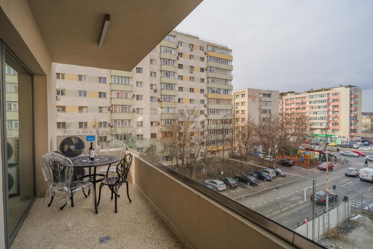 Central Apartments With City View & Large Balcony Boekarest Buitenkant foto